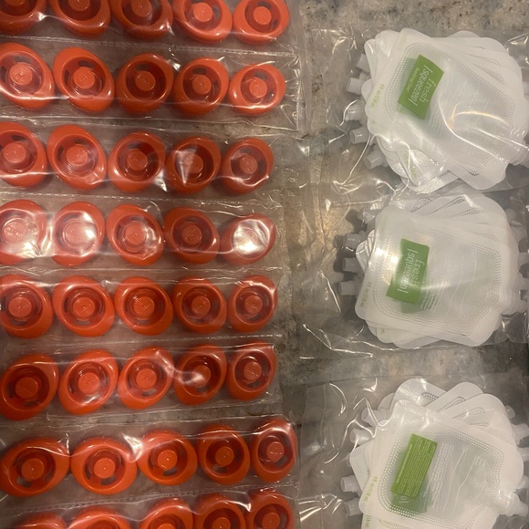 Infantino Squeeze Pouches - 30 pouches & 40 lids - Picture 1 of 2